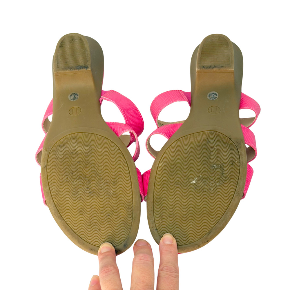 East 5th Sz 11 Triple Strap Sandals Kitten Heel Hot Pink Textured Barbie Y2K - Picture 9 of 9